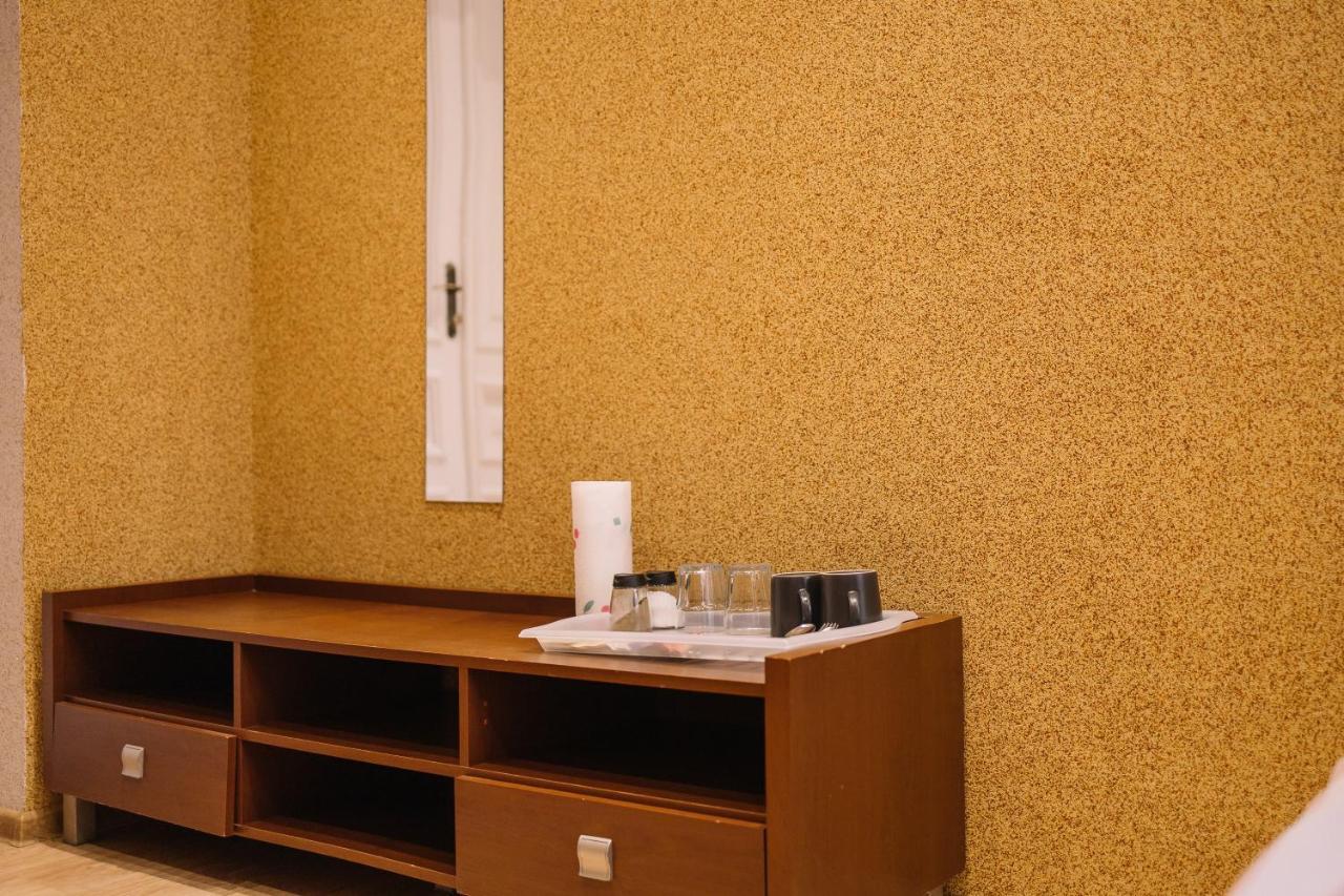 West13 Guest Rooms 크라쿠프 외부 사진